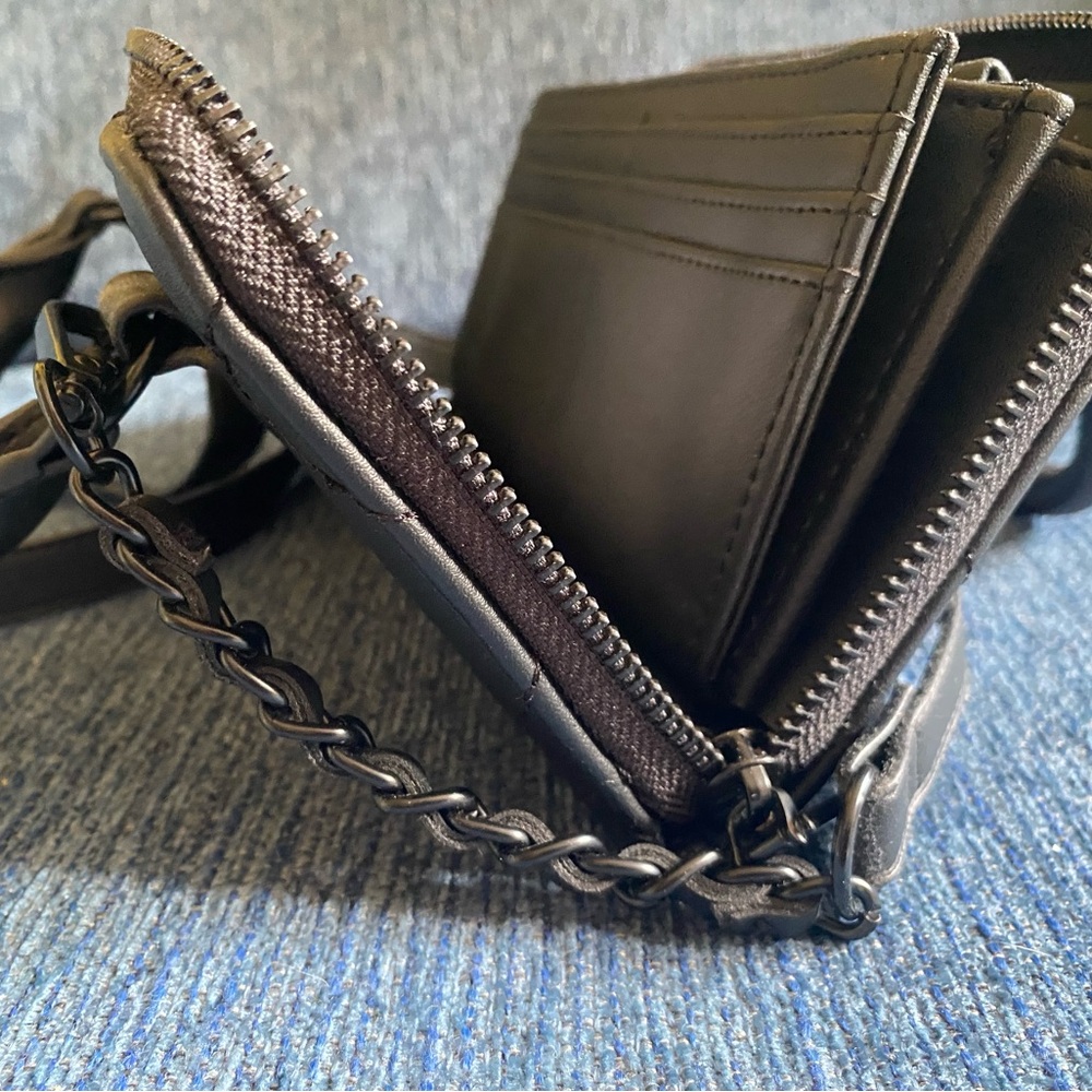 Betsey Johnson 🖤 Black 🖤 Quilted Wallet Size Handbag ✨ - Picture 5 of 8